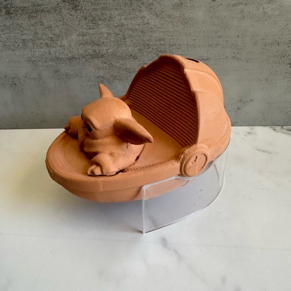 Chia Pet - Star Wars The Child Baby Yoda Floating Edition with Stand - Picture 6 of 11